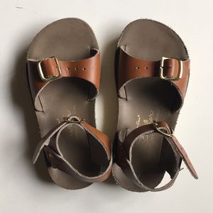 Saltwater sandals - size 9 (toddler)